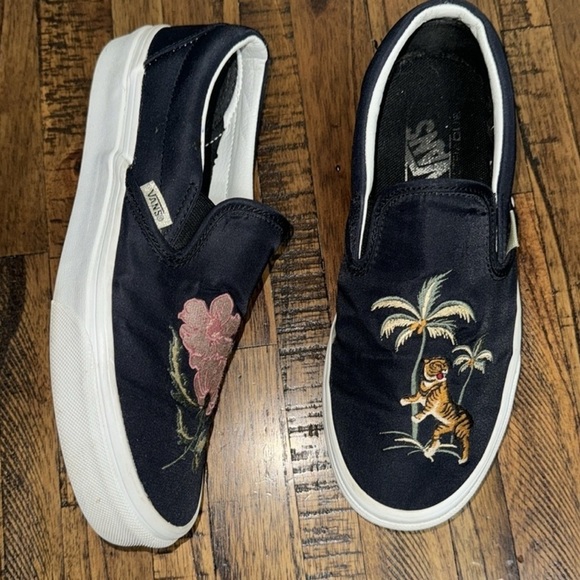 Vans Embroidered Tiger and Floral  Slip-On  Black Nylon Shoes Sneakers size 8 - Picture 12 of 16